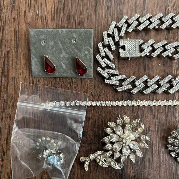 Beautiful Assortment of Rhinestone Jewelry - Picture 4 of 7